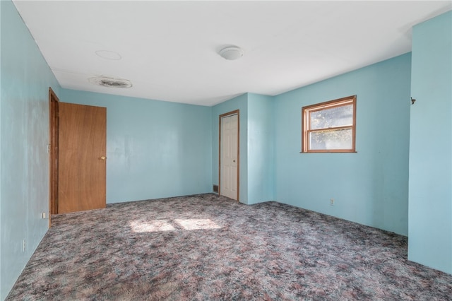 spare room featuring carpet floors