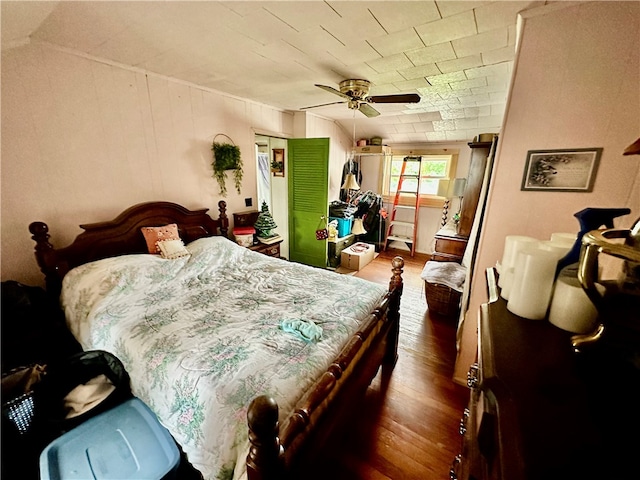 bedroom with a closet, lofted ceiling, ceiling fan, and dark hardwood / wood-style flooring