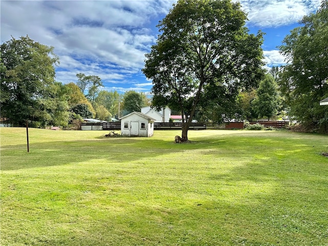 view of yard with a storage shed