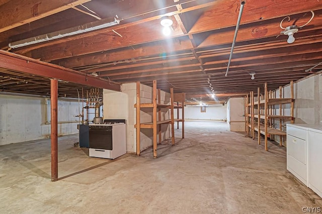 basement featuring washer and clothes dryer