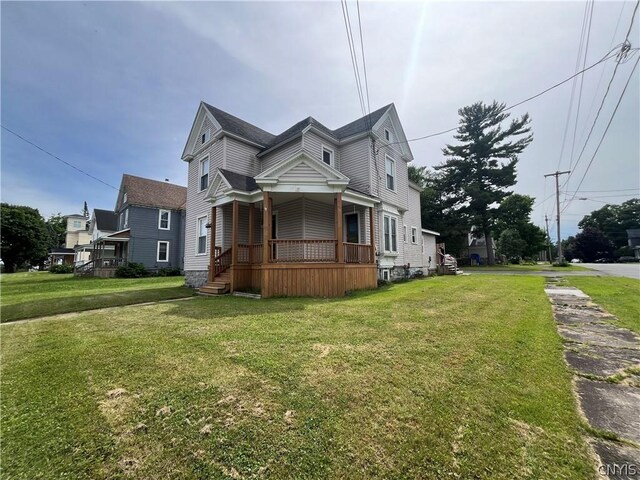 view of front of house with a front yard