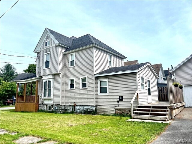 rear view of house featuring a lawn