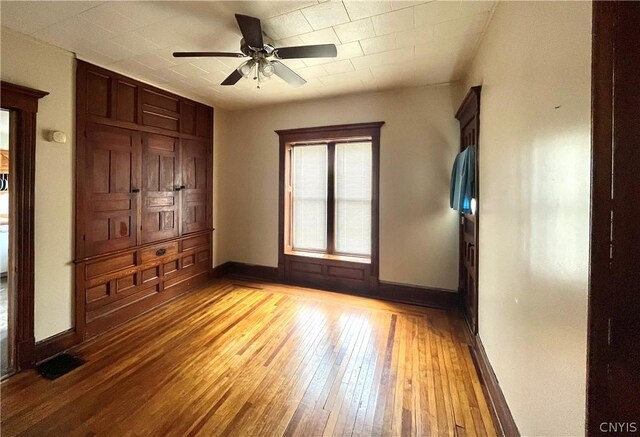 unfurnished room featuring ceiling fan and hardwood / wood-style flooring