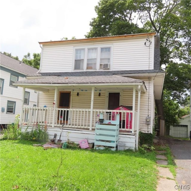 view of front of home featuring a front lawn