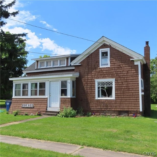 view of front of property with a front lawn