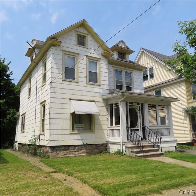 view of front of property with a front lawn