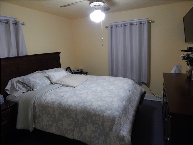 bedroom with ceiling fan