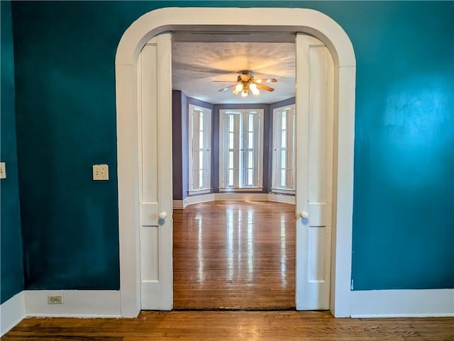 foyer entrance featuring hardwood / wood-style flooring and ceiling fan