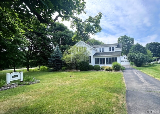 view of front facade featuring a garage and a front lawn