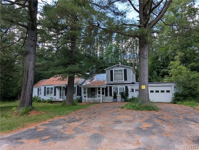 view of front facade featuring a garage