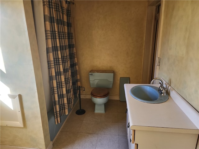 bathroom with tile patterned flooring, vanity, toilet, and a shower with shower curtain