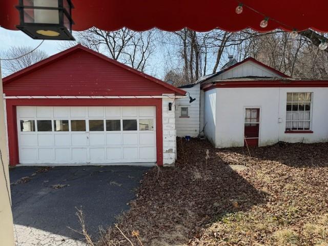 view of detached garage