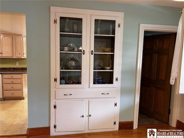 details featuring hardwood / wood-style flooring