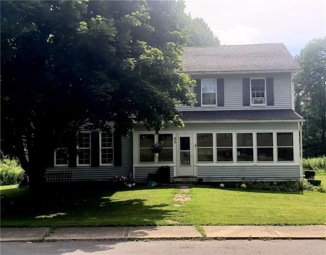 view of front of house featuring a front yard