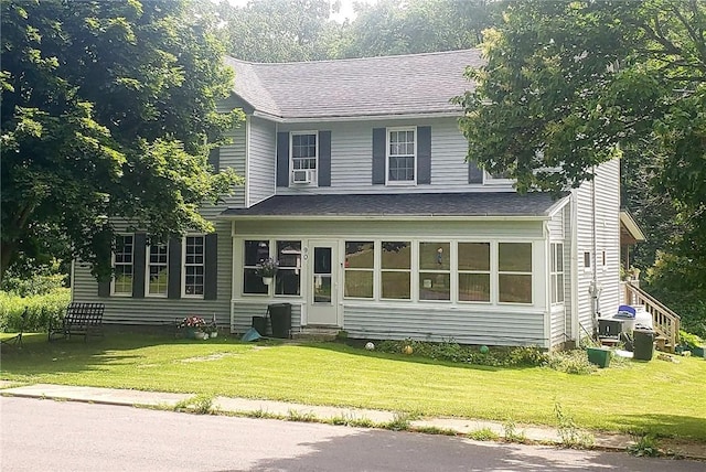 view of front of house featuring a front lawn
