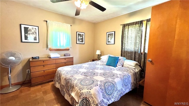 bedroom with ceiling fan