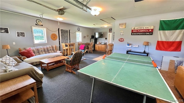 view of recreation room