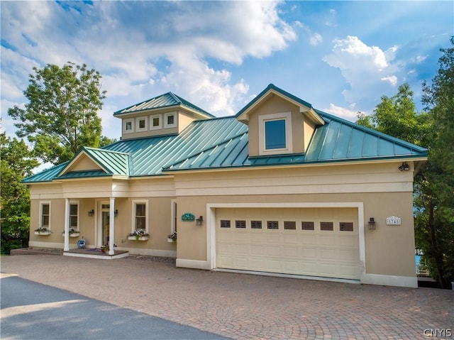 view of front facade featuring a garage