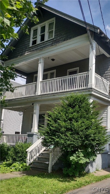 view of front facade with a balcony