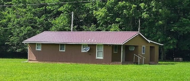 exterior space featuring a yard