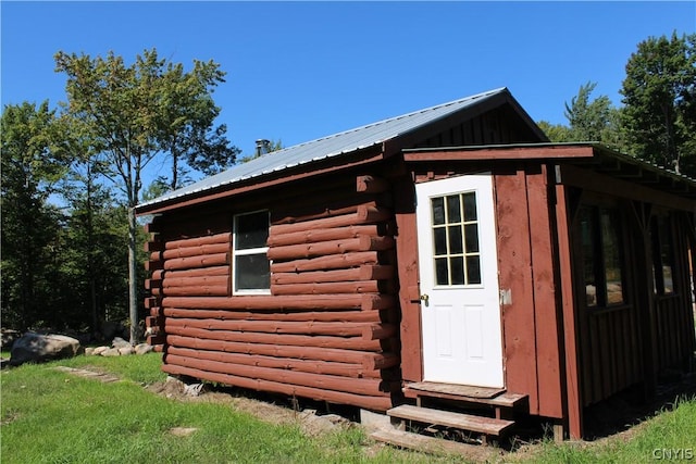 view of outbuilding