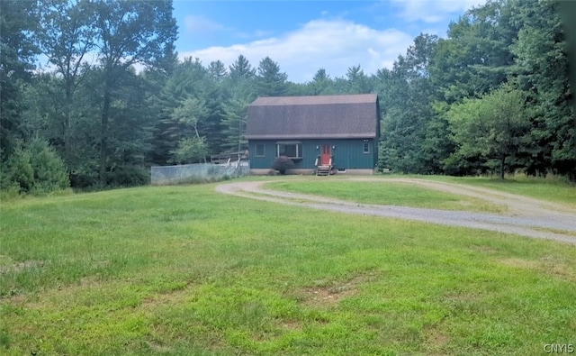 view of front of home featuring a front lawn