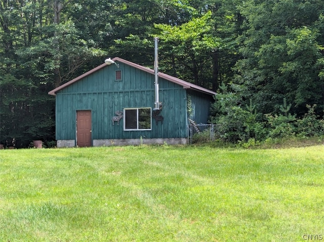 view of outdoor structure with a yard