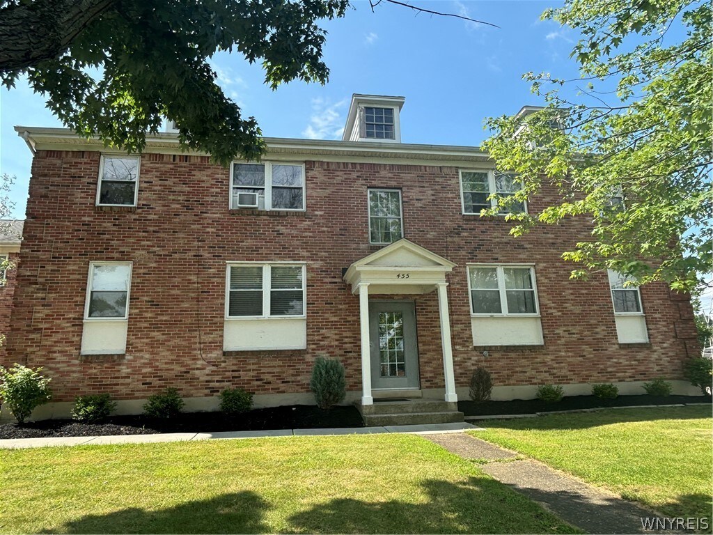 495 Wehrle Dr Unit 455, 465, 475, 485, Amherst, NY 14225 - view of front facade featuring a front yard