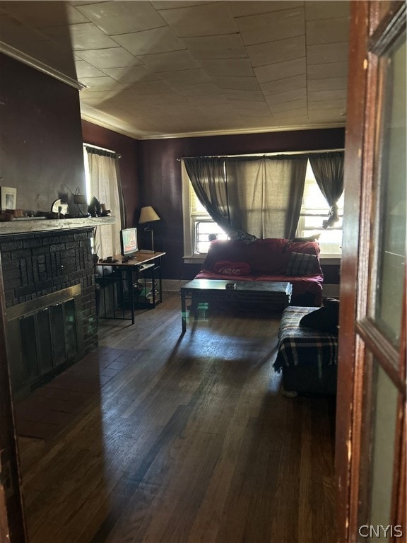 living room with crown molding and hardwood / wood-style floors