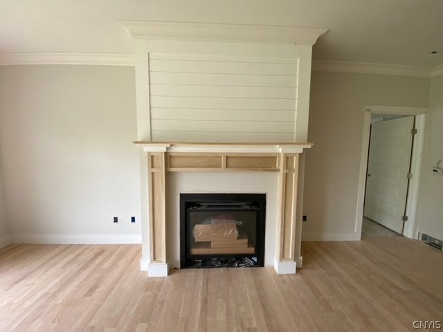 room details with crown molding and wood-type flooring