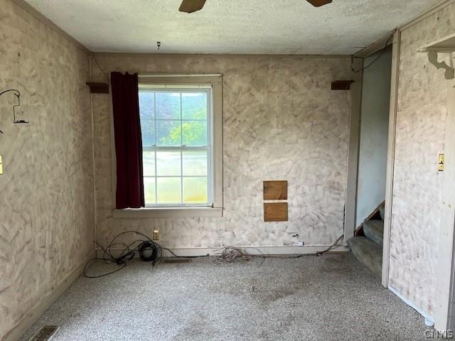 empty room with ceiling fan