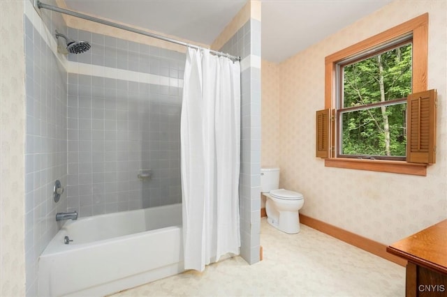 full bathroom featuring shower / tub combo with curtain, vanity, and toilet