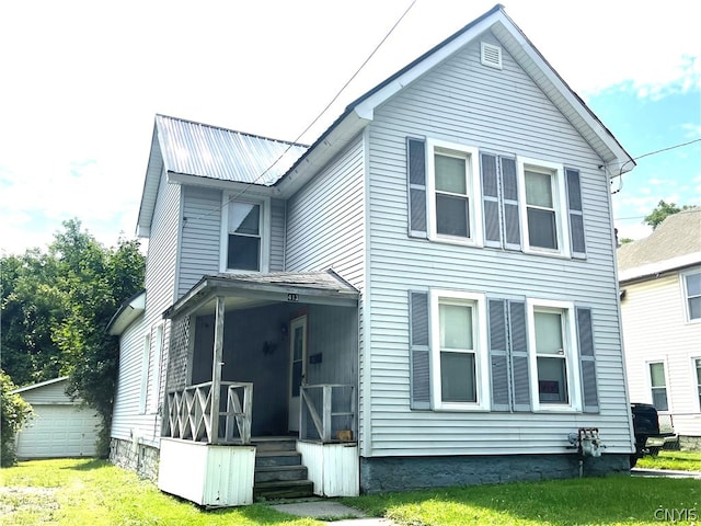 view of front of property with a front lawn