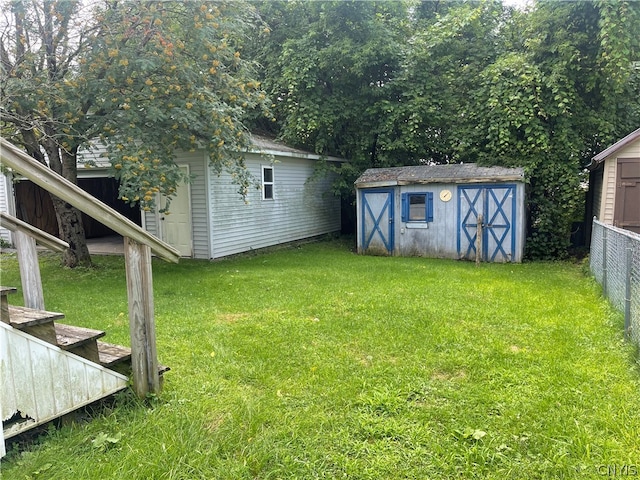 view of yard with a storage unit