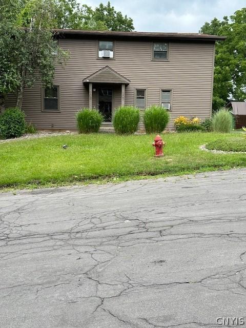 view of front property featuring a front yard