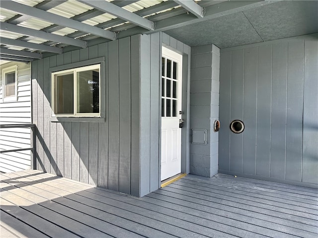 property entrance featuring a deck