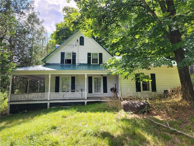 farmhouse inspired home featuring covered porch