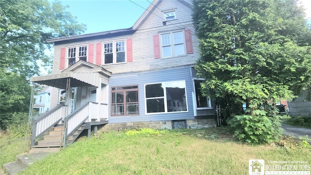 view of front of home with a front yard