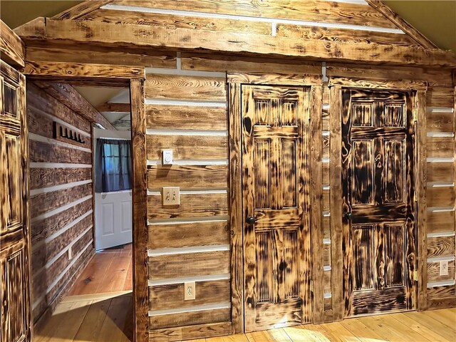 interior details with hardwood / wood-style floors