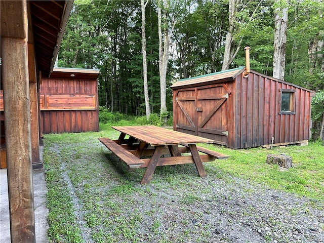 view of yard with a storage unit