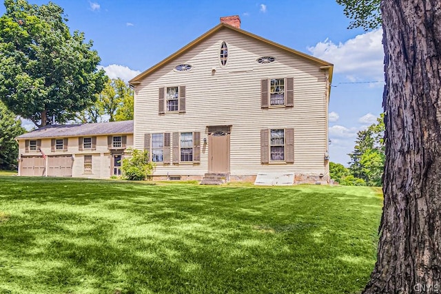 view of front of property featuring a front yard