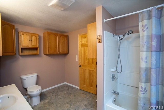 full bathroom featuring shower / tub combo with curtain, vanity, and toilet