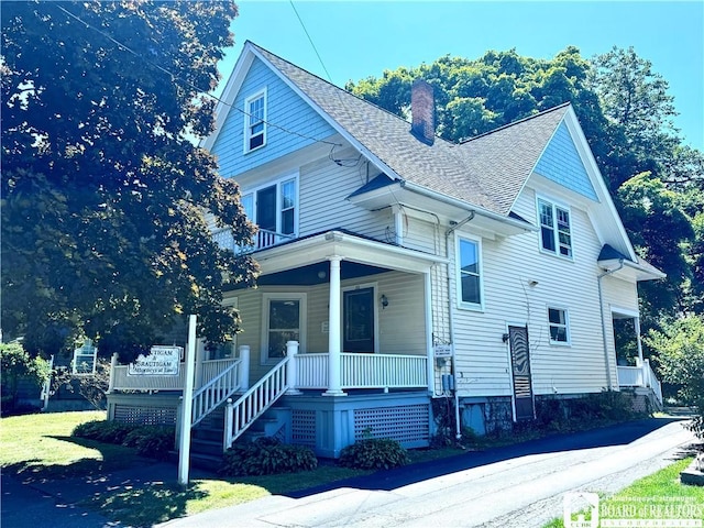 view of front of house featuring a porch