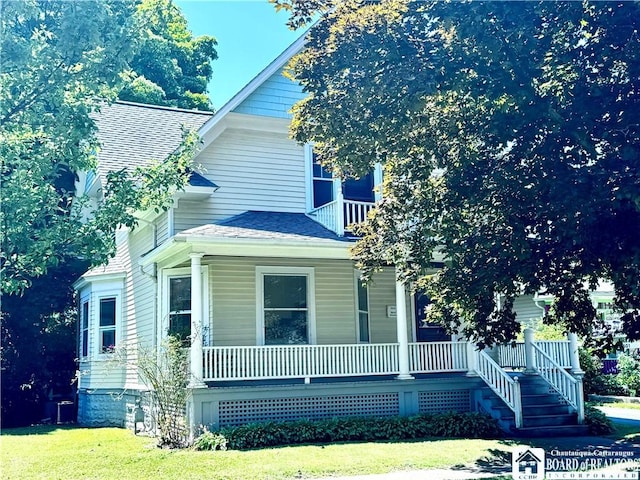 view of front facade with covered porch and a front yard