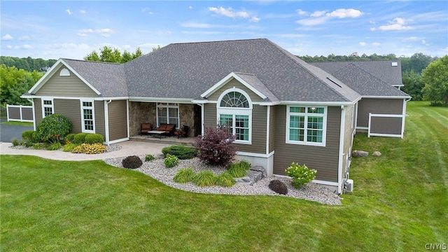 view of front facade featuring a patio and a front yard