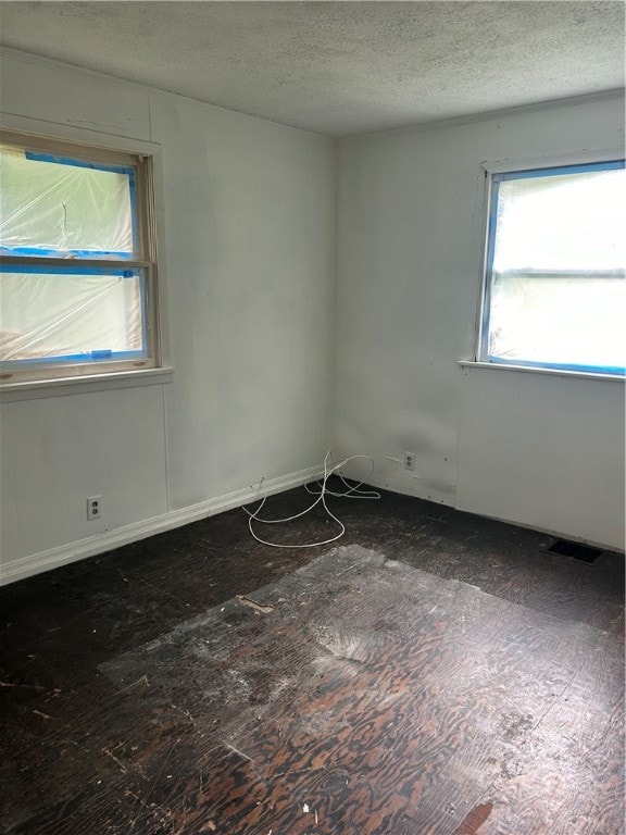 empty room featuring a textured ceiling