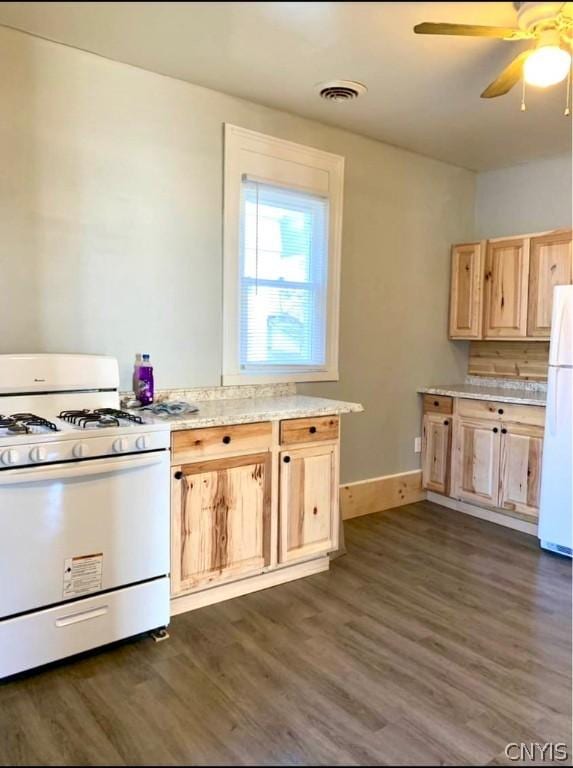 kitchen with backsplash, dark hardwood / wood-style flooring, ceiling fan, light brown cabinets, and white appliances