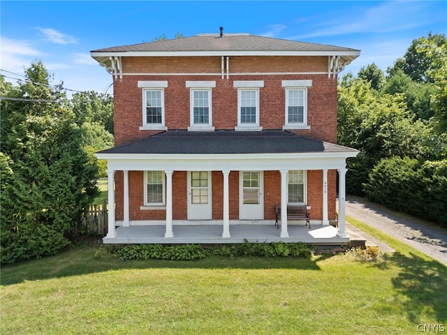 view of front of property featuring covered porch and a front yard