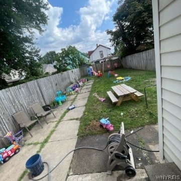 view of yard featuring a patio area