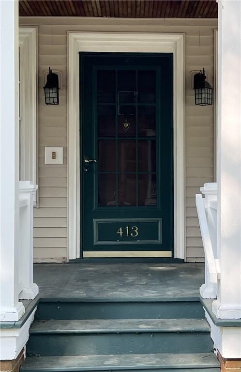 property entrance featuring covered porch